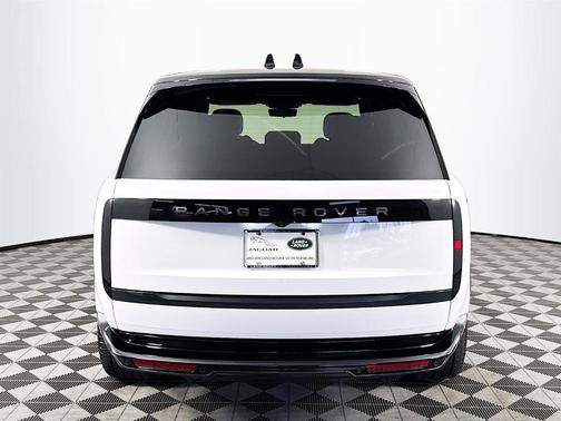 2025 Land Rover Range Rover P550e SE