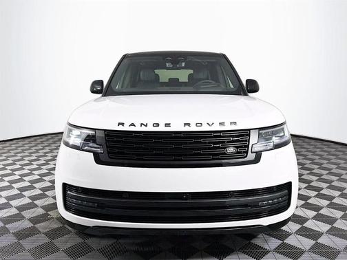 2025 Land Rover Range Rover P550e SE