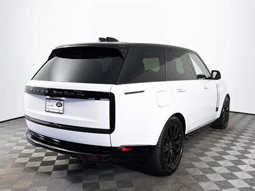 2025 Land Rover Range Rover P550e SE