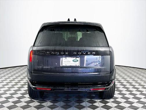 2025 Land Rover Range Rover P550e SE