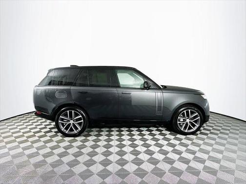 2025 Land Rover Range Rover P550e SE