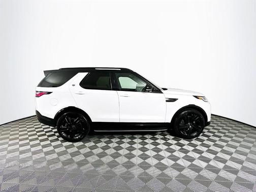 2025 Land Rover Discovery P360 Dynamic SE