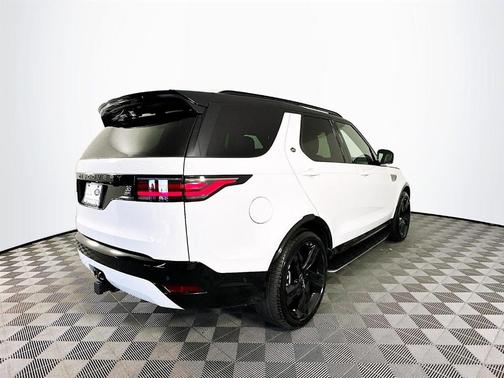 2025 Land Rover Discovery P360 Dynamic SE