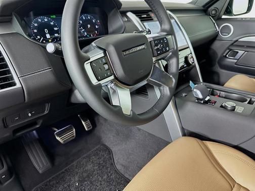 2025 Land Rover Discovery P360 Dynamic SE