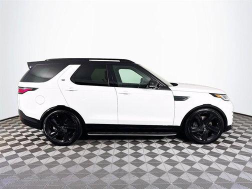 2025 Land Rover Discovery P360 Dynamic SE