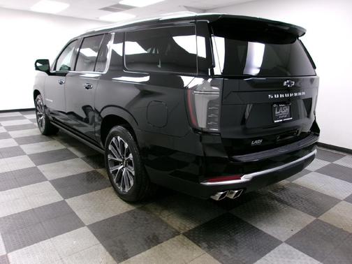 2025 Chevrolet Suburban 4WD High Country