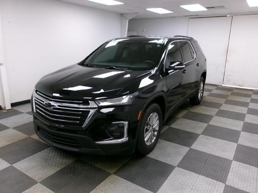Mosaic Black Metallic 2022 Chevrolet Traverse LT Cloth
