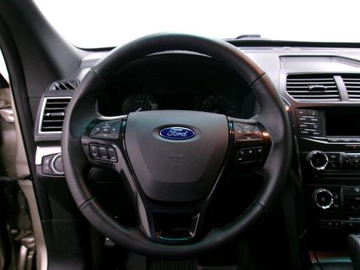 White Gold Metallic 2017 Ford Explorer XLT