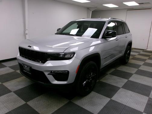Silver Zynith 2025 Jeep Grand Cherokee Limited