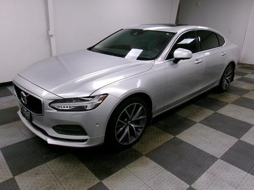 2018 Volvo S90 T5 Momentum