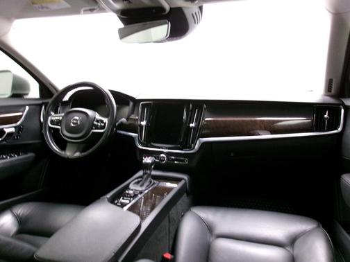 2018 Volvo S90 T5 Momentum