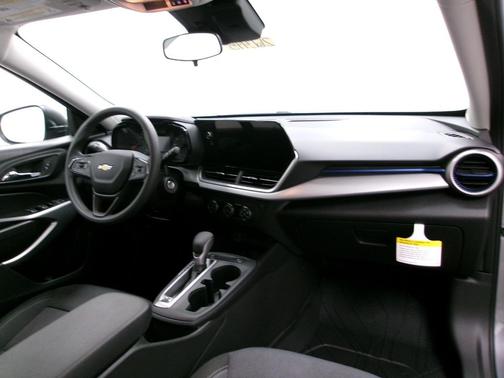 Sterling Gray Metallic 2026 Chevrolet Trax LS