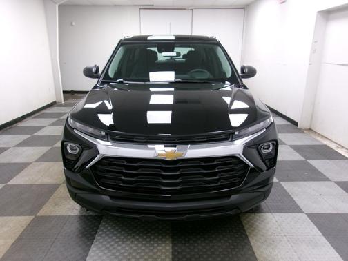 Mosaic Black Metallic 2026 Chevrolet Trailblazer LS