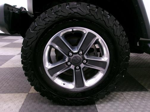 Bright White 2020 Jeep Wrangler Unlimited Sahara