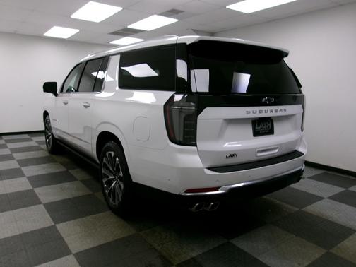 2025 Chevrolet Suburban 4WD High Country