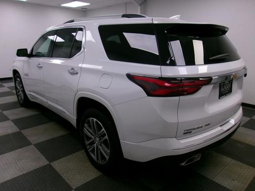 Summit White 2024 Chevrolet Traverse High Country