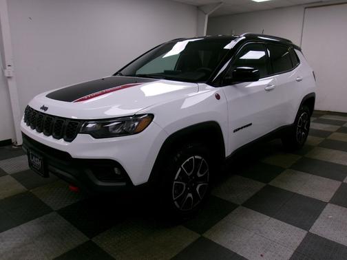 Bright White Clearcoat 2025 Jeep Compass Trailhawk