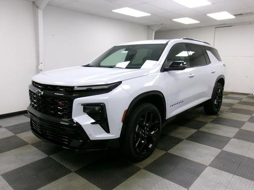 Polar White Tricoat 2026 Chevrolet Traverse RS