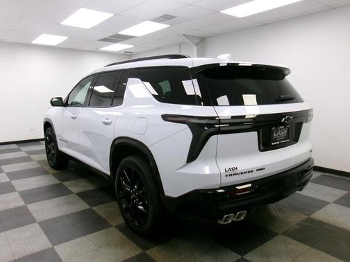 Polar White Tricoat 2026 Chevrolet Traverse RS