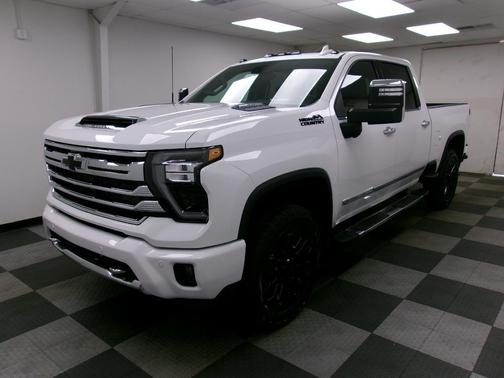 Summit White 2026 Chevrolet Silverado 2500 High Country