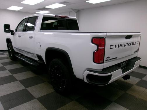 Summit White 2026 Chevrolet Silverado 2500 High Country