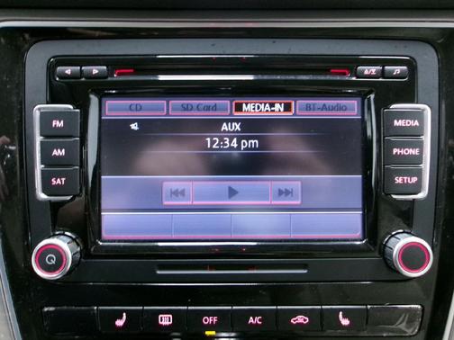 2014 Volkswagen Passat 1.8T Auto SE w/Sunroof & Nav