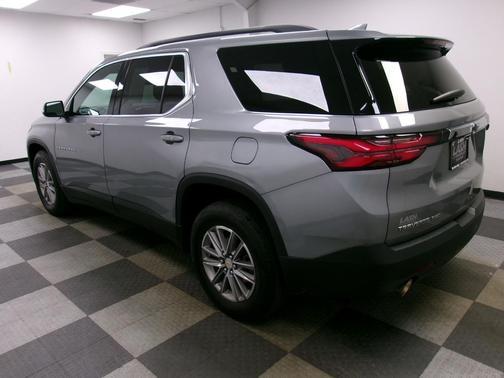 Sterling Gray Metallic 2023 Chevrolet Traverse LT Cloth