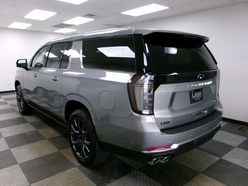 2025 Chevrolet Suburban 4WD High Country
