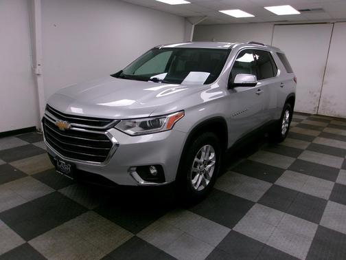 Silver Ice Metallic 2018 Chevrolet Traverse LT Cloth