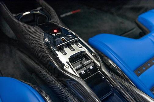 2023 Ferrari SF90 Stradale Base