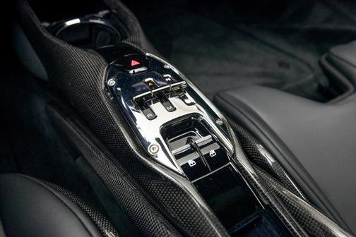 2023 Ferrari SF90 Stradale Base