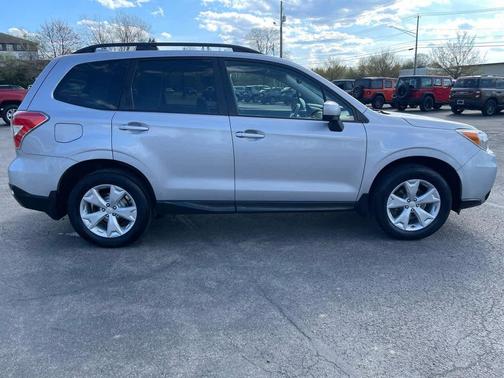 Ice Silver Metallic 2016 Subaru Forester 2.5i Premium