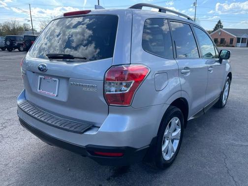 Ice Silver Metallic 2016 Subaru Forester 2.5i Premium