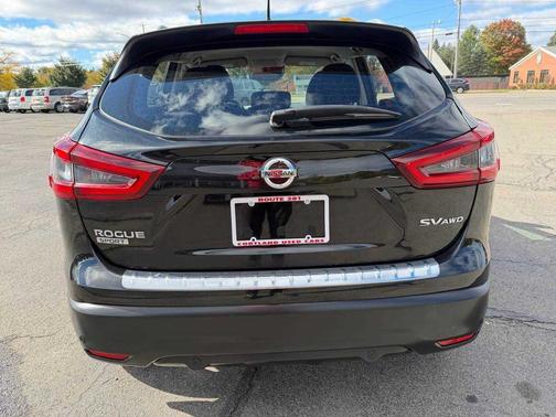 Magnetic Black Pearl 2021 Nissan Rogue Sport SV