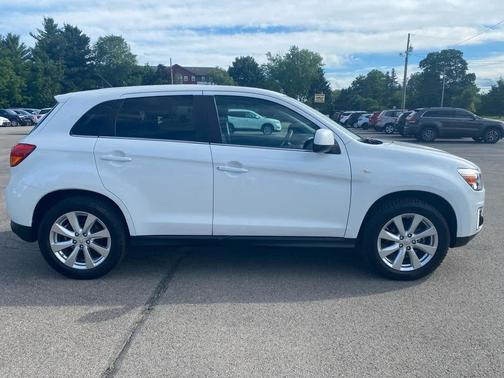 White Pearl 2015 Mitsubishi Outlander Sport SE
