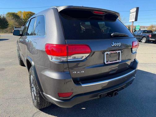 Granite Crystal Metallic Clearcoat 2017 Jeep Grand Cherokee Limited