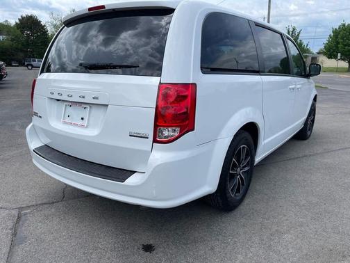 White Knuckle Clearcoat 2019 Dodge Grand Caravan SE