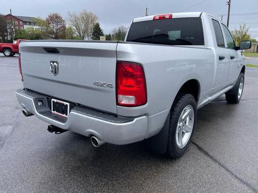 Bright Silver Metallic Clearcoat 2017 RAM 1500 Express