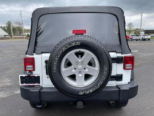 Bright White Clearcoat 2016 Jeep Wrangler Unlimited Sport