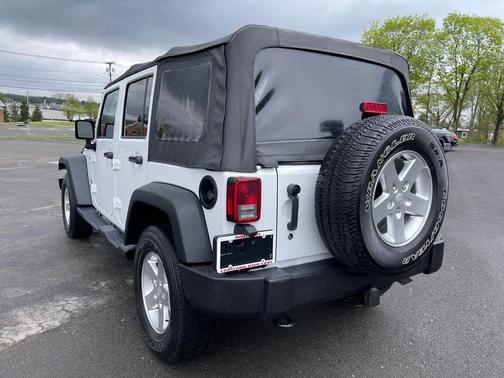 Bright White Clearcoat 2016 Jeep Wrangler Unlimited Sport