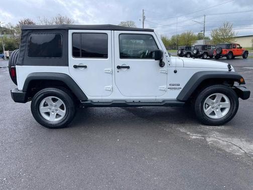 Bright White Clearcoat 2016 Jeep Wrangler Unlimited Sport