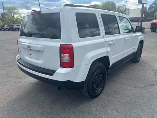 Bright White Clearcoat 2016 Jeep Patriot Sport