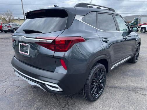 Gravity Gray 2022 Kia Seltos Nightfall Edition