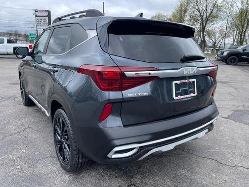 Gravity Gray 2022 Kia Seltos Nightfall Edition