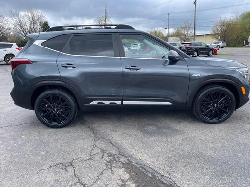 Gravity Gray 2022 Kia Seltos Nightfall Edition