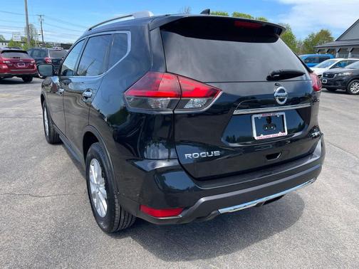 Magnetic Black 2018 Nissan Rogue SV