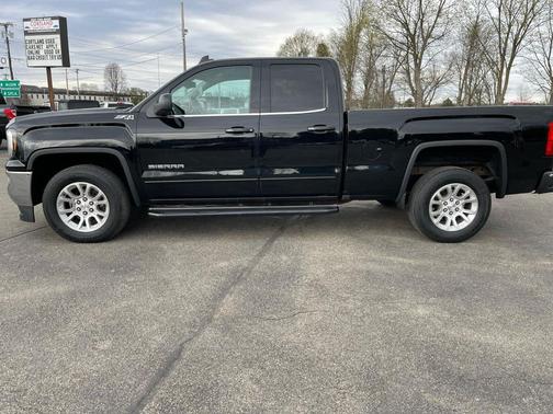 Onyx Black 2017 GMC Sierra 1500 SLE