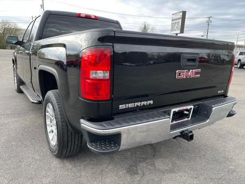 Onyx Black 2017 GMC Sierra 1500 SLE