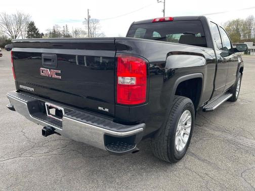 Onyx Black 2017 GMC Sierra 1500 SLE