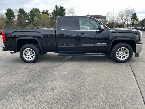 Onyx Black 2017 GMC Sierra 1500 SLE